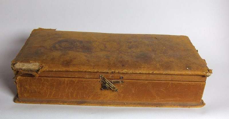 COOL FIND !! OVER 300 COINS FROM THE 1800`S ONWARD PLUS 11 OLD NOTES , A MEDALLION AND MORE ....