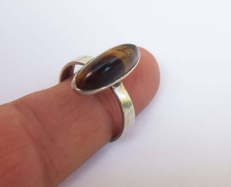 WOW !! A VINTAGE "REPUBLIC OF SOUTH AFRICA" STERLING SILVER RING SET WITH A CABOCHON TIGERS EYE !!