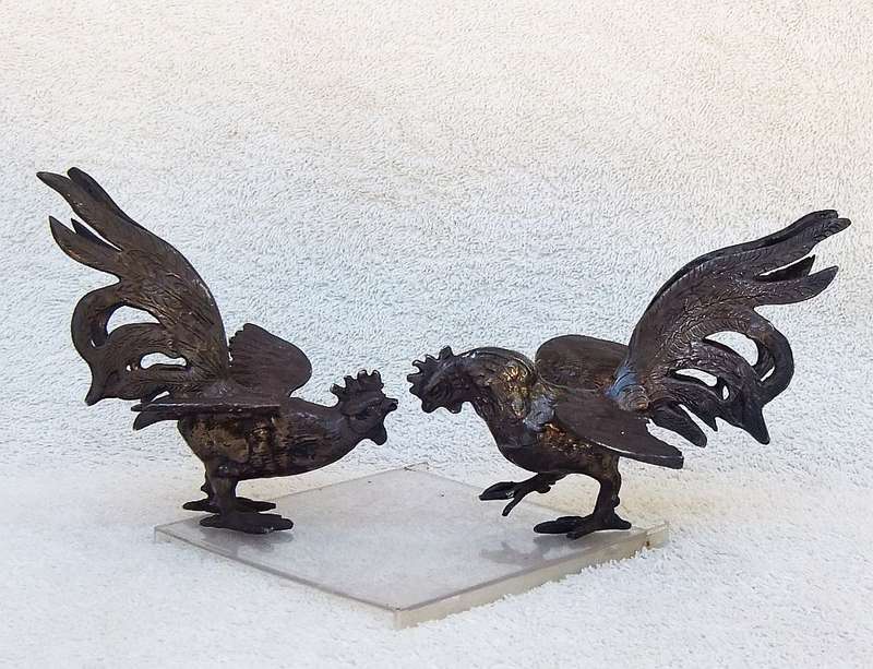 WOW !! AN AMAZING OLD SET OF METAL " FIGHTING COCKS " ORNAMENTS WITH A BEAUTIFUL OXIDIZED PATINA !!