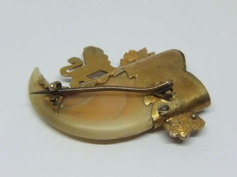 WOW !! AN AMAZING ANTIQUE VICTORIAN GENUINE LIONS` CLAW BROOCH WITH MIXED GOLD FITTING !!