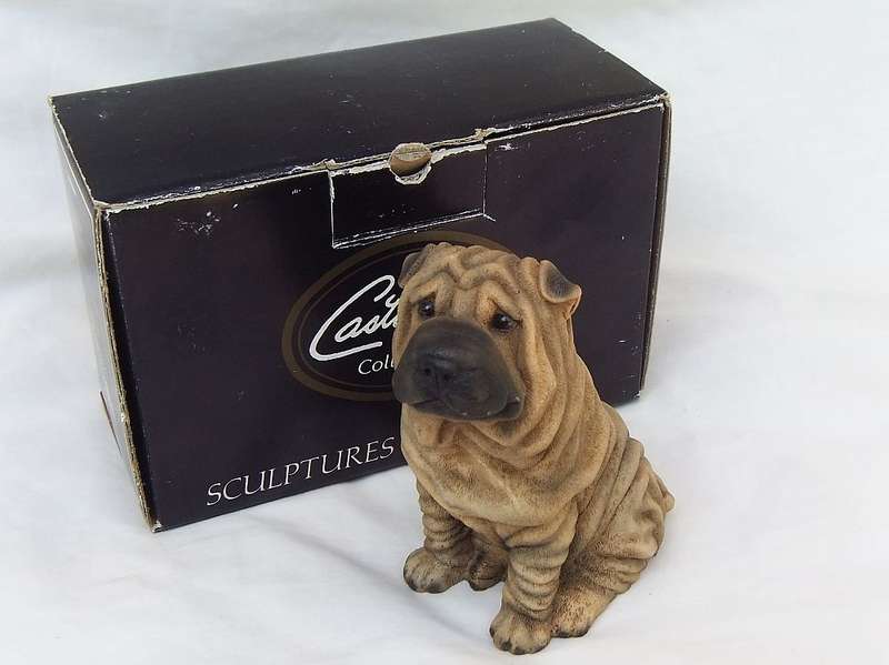 AN ADORABLE DETAILED VINTAGE SHAR-PEI FIGURINE BY CASTAGNA OF ITALY WITH ORIGINAL BOX DATED 1988