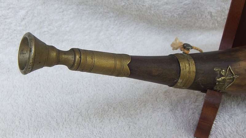 AN ANTIQUE SCOTTISH HUNTING HORN WITH TWO R.A.O.B MEDALLIONS ( ONE HALLMARKED SILVER )