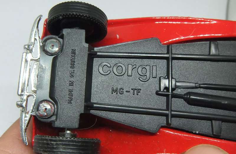 A VINTAGE DIE CAST METAL MODEL OF THE 1954 MG-TF 1500 BY CORGI