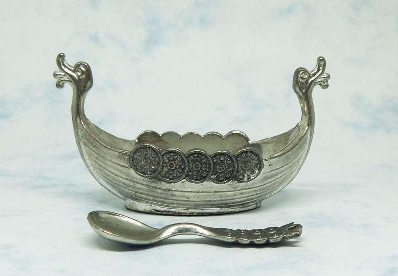 A RARELY SEEN VINTAGE NORWEGIAN PEWTER VIKING BOAT MOTIF OPEN SALT WITH ORE SHAPED SALT SPOON