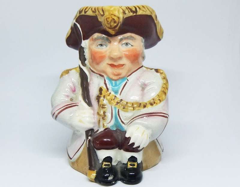 RARE FIND !! AN OLD TOBY JUG TITLED "THE COACHMAN" BY WEDGWOOD & CO ENGLAND !! GREAT DETAIL !!