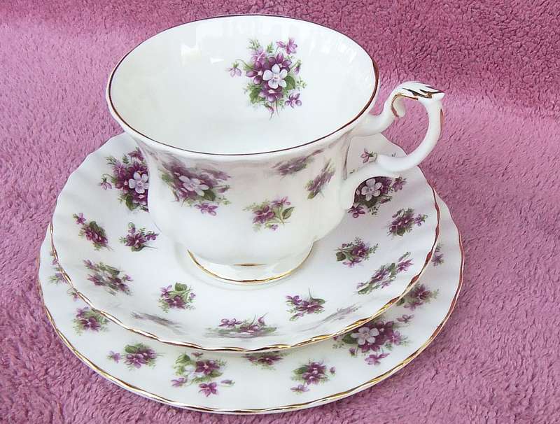 A VINTAGE ROYAL ALBERT TRIO - SWEET VIOLETS PATTERN