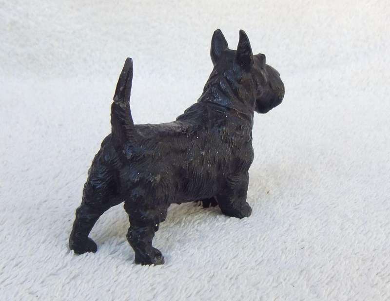 AN OLD METAL SCOTTIE DOG ORNAMENT