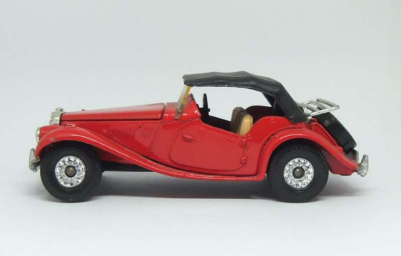 A VINTAGE DIE CAST METAL MODEL OF THE 1954 MG-TF 1500 BY CORGI