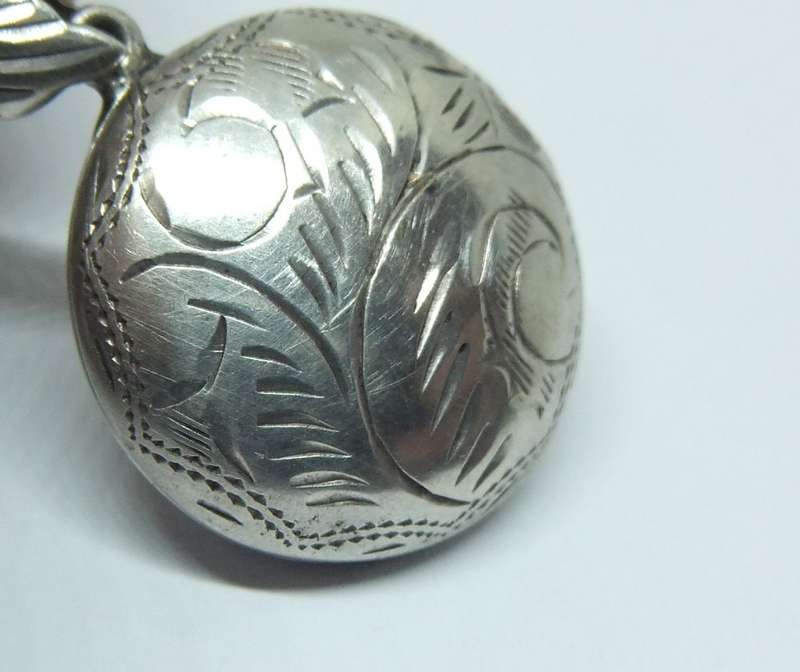 WOW !! A VINTAGE STERLING SILVER LOCKER PENDANT WITH INTRICATE ENGRAVED DETAIL !! GREAT CONDITION !!