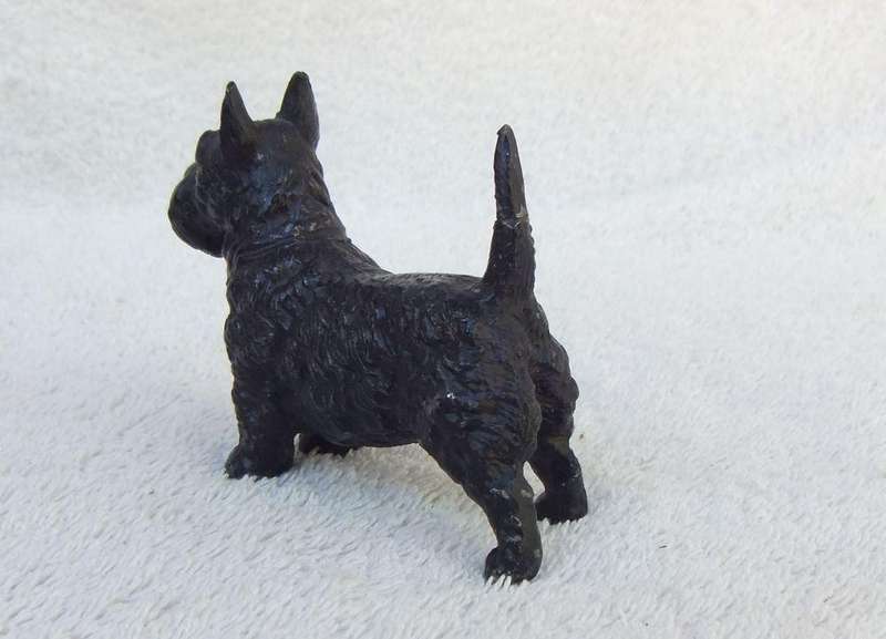AN OLD METAL SCOTTIE DOG ORNAMENT