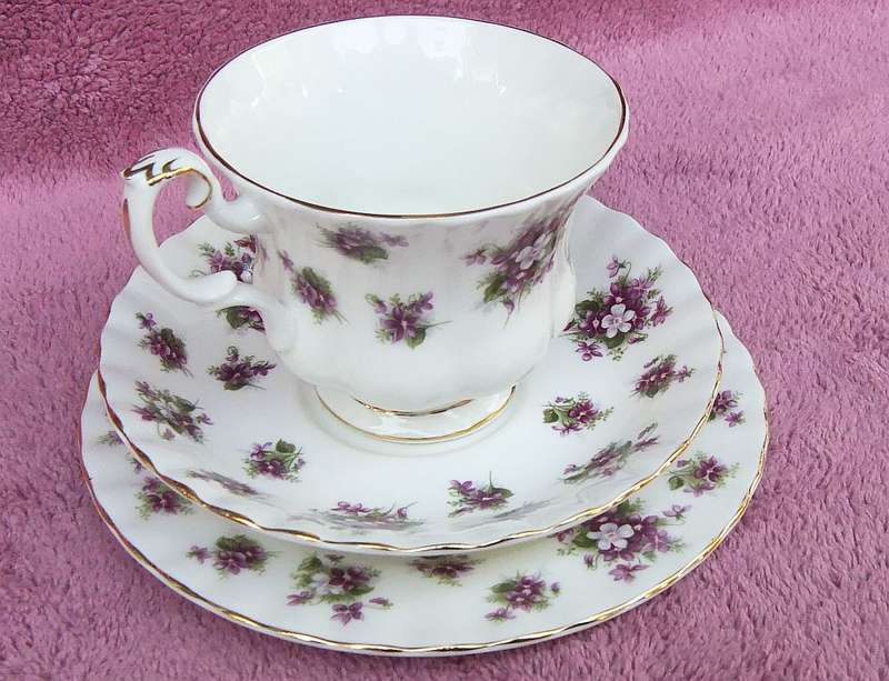 A VINTAGE ROYAL ALBERT TRIO - SWEET VIOLETS PATTERN