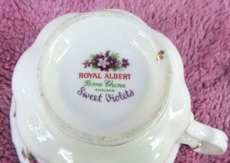 A VINTAGE ROYAL ALBERT TRIO - SWEET VIOLETS PATTERN
