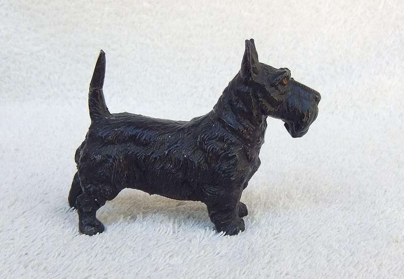 AN OLD METAL SCOTTIE DOG ORNAMENT