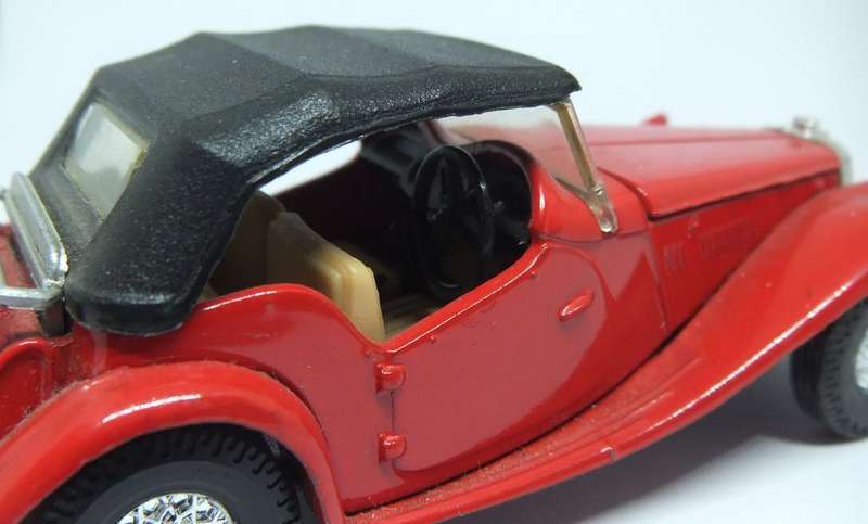 A VINTAGE DIE CAST METAL MODEL OF THE 1954 MG-TF 1500 BY CORGI