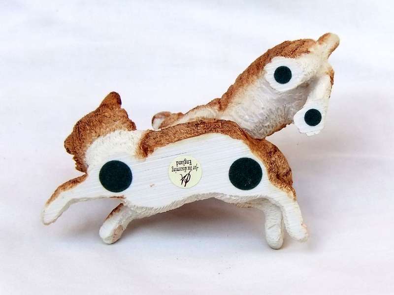 A VINTAGE " KITTENS AT PLAY " FIGURINE BY COUNTRY ARTISTS OF ENGLAND DATED 1993 WITH ORIGINAL BOX