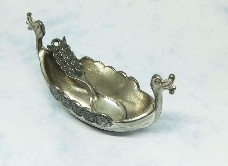 A RARELY SEEN VINTAGE NORWEGIAN PEWTER VIKING BOAT MOTIF OPEN SALT WITH ORE SHAPED SALT SPOON