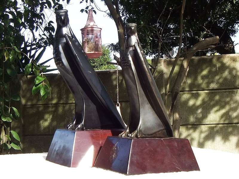 TWO MAGNIFICENT SOLID BRONZE EAGLE STATUES ON WOODEN PLINTHS