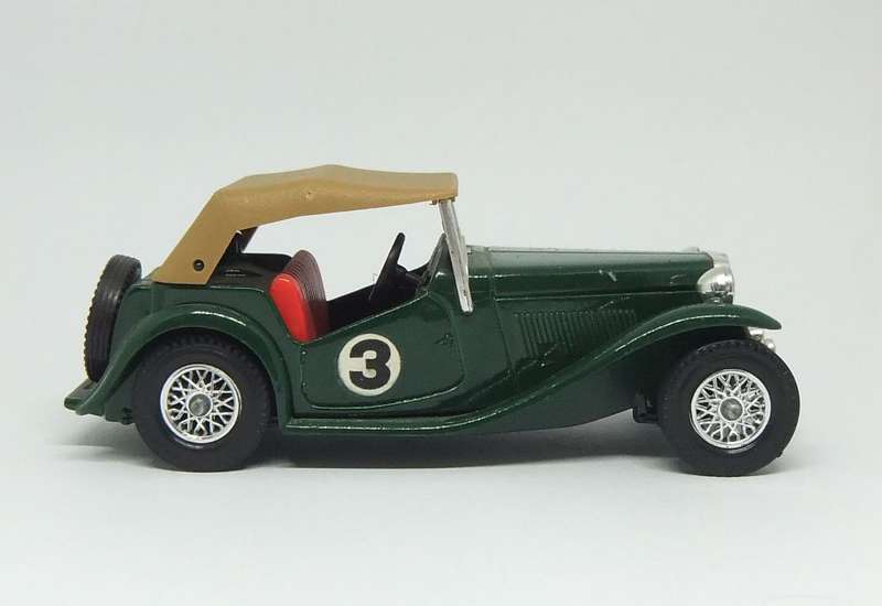 A VINTAGE 1977 DIE CAST METAL MODEL OF THE 1945 MG T.C. BY LESNEY / MATCHBOX MADE IN ENGLAND