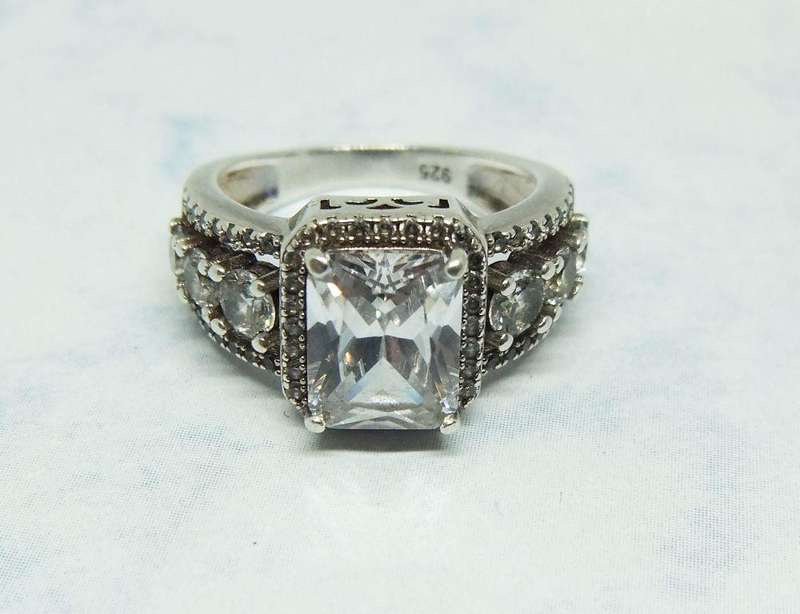 A GORGEOUS SOLID STERLING SILVER RING SET WITH LOTS OF FACETED CZ STONES IN AMAZING CONDITION !!