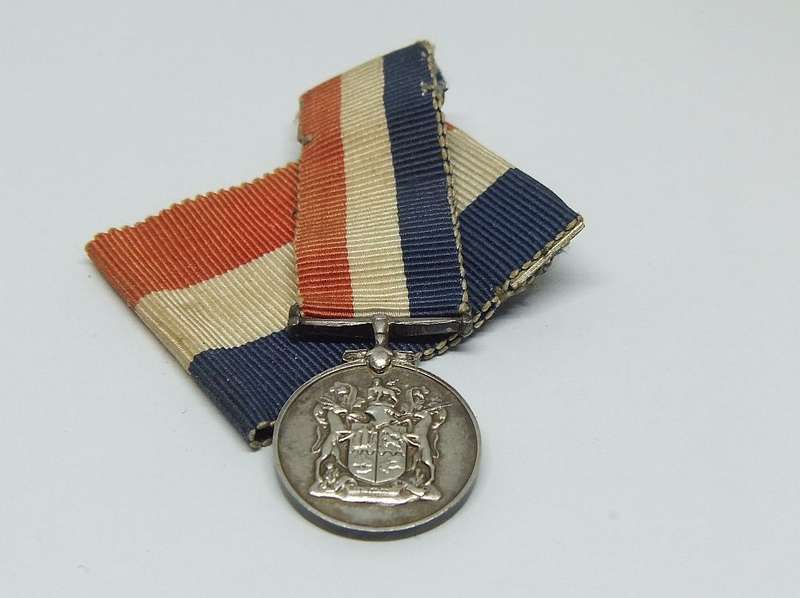 AN AWESOME WW2 MINIATURE STERLING SILVER MILITARY SERVICE MEDAL 1939-1945 WITH ORIGINAL RIBBON