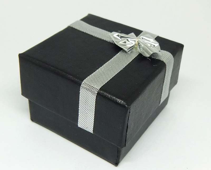 A SUPERB LARGE SOLID STERLING SILVER RING WITH A TURQUOISE COLOUR INSET PLUS FREE GIFT BOX !!