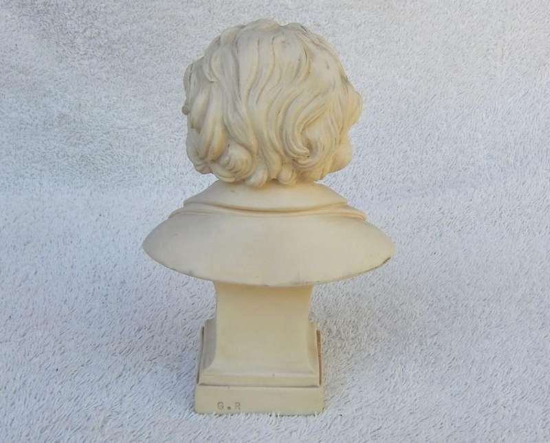 A VINTAGE ITALIAN MADE RESIN BUST OF BEETHOVEN BY G RUGERRI