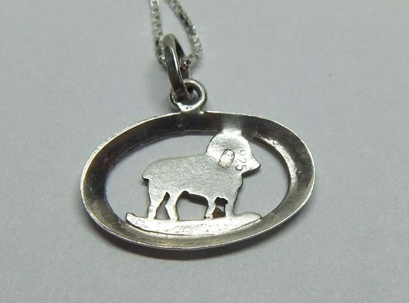A VINTAGE STERLING SILVER ARIES PENDANT WITH A 42 CM STERLING SILVER NECKLACE !! FREE COMBINING !!