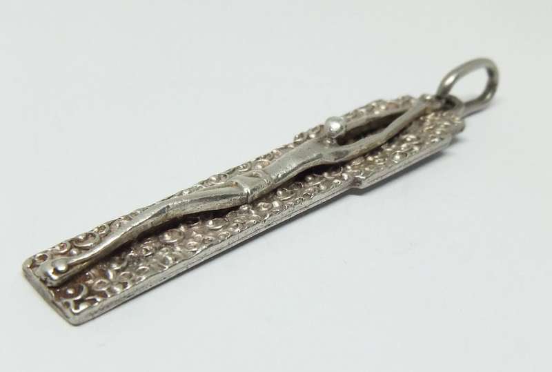 RARE FIND !! AN INTERESTING VINTAGE ARTISTIC INSPIRED UNIQUE STERLING SILVER CRUCIFIX PENDANT !! WOW