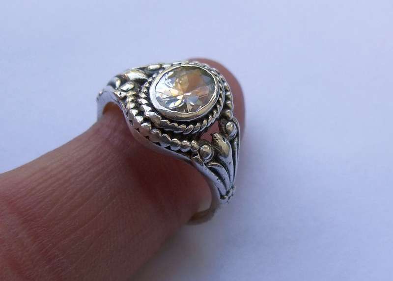 LOOK HERE !! A LOVELY SOLID STERLING SILVER RING SET WITH A FACETED CLEAR CZ STONE !!