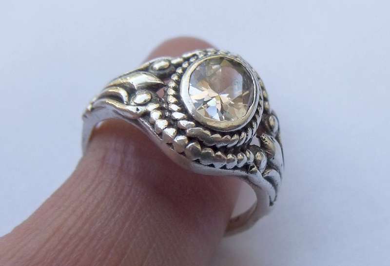 LOOK HERE !! A LOVELY SOLID STERLING SILVER RING SET WITH A FACETED CLEAR CZ STONE !!