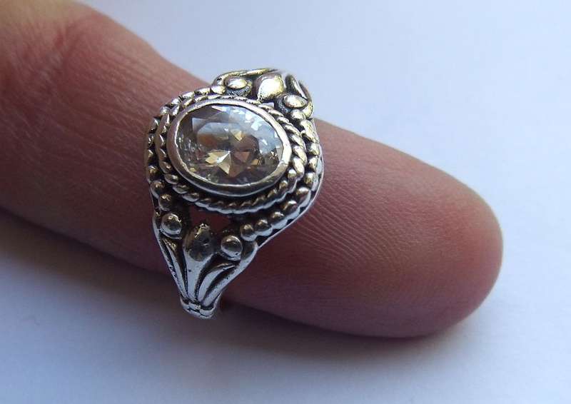 LOOK HERE !! A LOVELY SOLID STERLING SILVER RING SET WITH A FACETED CLEAR CZ STONE !!