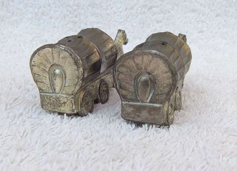 TOO CUTE !! A RARE PAIR OF VINTAGE METAL COWBOY WAGON SALT & PEPPER SHAKERS !! GREAT DETAIL !!