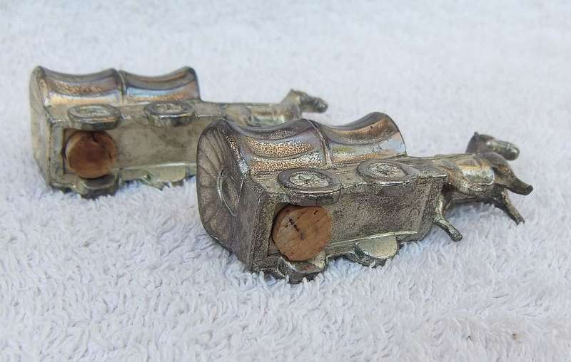 TOO CUTE !! A RARE PAIR OF VINTAGE METAL COWBOY WAGON SALT & PEPPER SHAKERS !! GREAT DETAIL !!