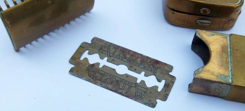 SOMETHING DIFFERENT !! A VINTAGE BRASS GENTS SHAVING SET MADE FOR GILLETTE U.S.A - AS FOUND !!