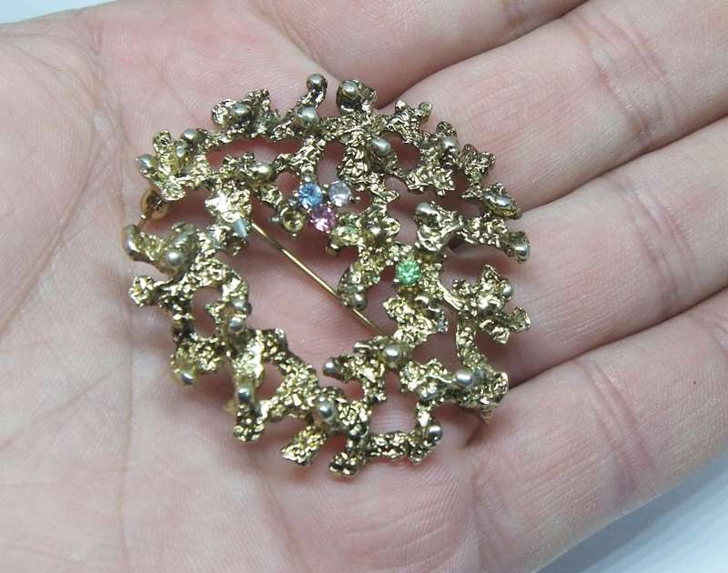 A RARER VINTAGE GOLD TONE BROOCH DESIGNED BY JOSEPH OF HOLLYWOOD