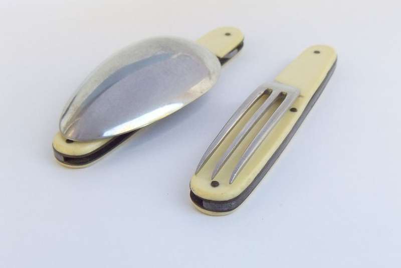 RARE FINDS !! A VINTAGE FOLDING SPOON & FORK BY DREIZACK GERMANY WITH BONE HANDLES !! OVER 50 EURO