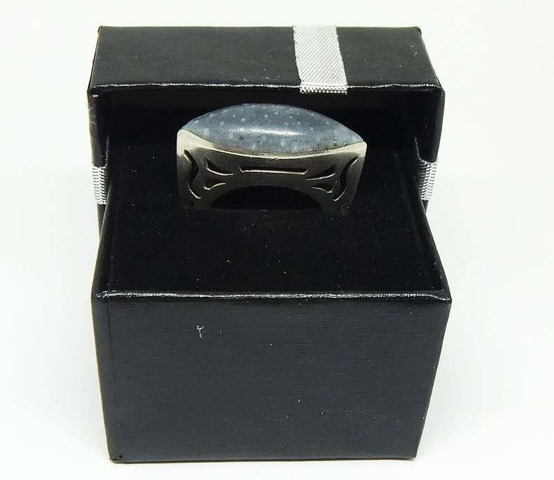 AN AMAZING SOLID STERLING SILVER RING SET WITH A BLUE CABOCHON STONE PLUS FREE GIFT BOX