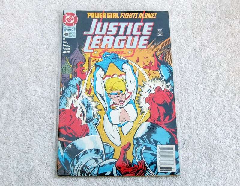 DC COMICS - 1993 JUSTICE LEAGUE #49 - POWER GIRL FIGHTS ALONE !