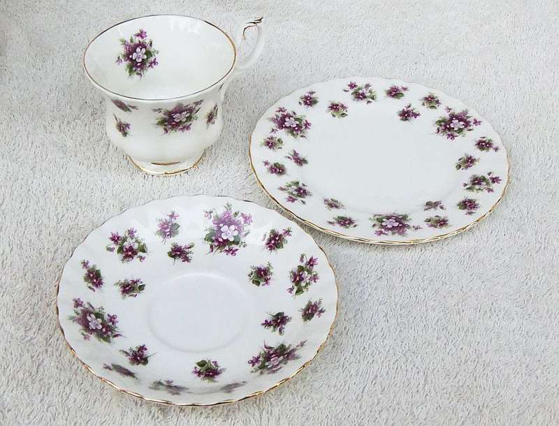 A BEAUTIFUL VINTAGE PORCELAIN TRIO BY ROYAL ALBERT IN THE SWEET VIOLETS PATTERN