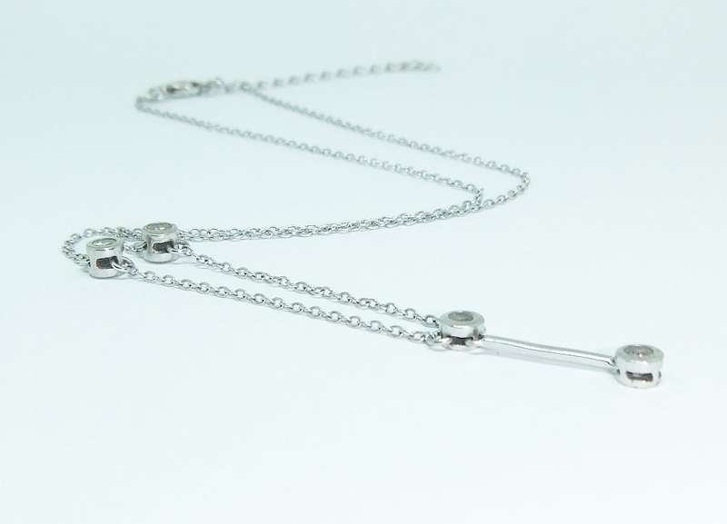 WOW !! AN ELEGANT STERLING SILVER NECKLACE SET WITH FACETED CZ STONES AND A 5 CM EXTENDER CHAIN !!