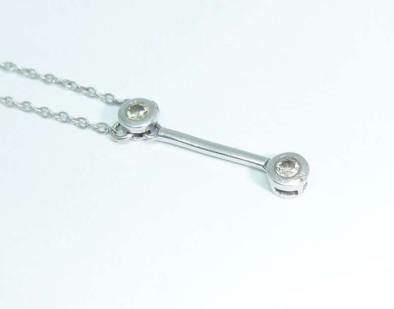 WOW !! AN ELEGANT STERLING SILVER NECKLACE SET WITH FACETED CZ STONES AND A 5 CM EXTENDER CHAIN !!