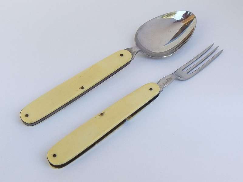 RARE FINDS !! A VINTAGE FOLDING SPOON & FORK BY DREIZACK GERMANY WITH BONE HANDLES !! OVER 50 EURO