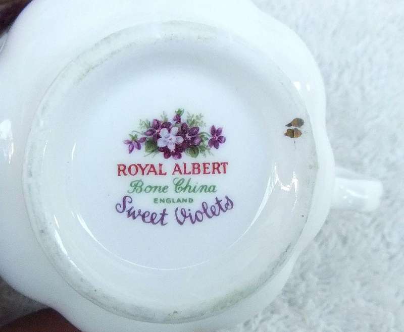 A BEAUTIFUL VINTAGE PORCELAIN TRIO BY ROYAL ALBERT IN THE SWEET VIOLETS PATTERN