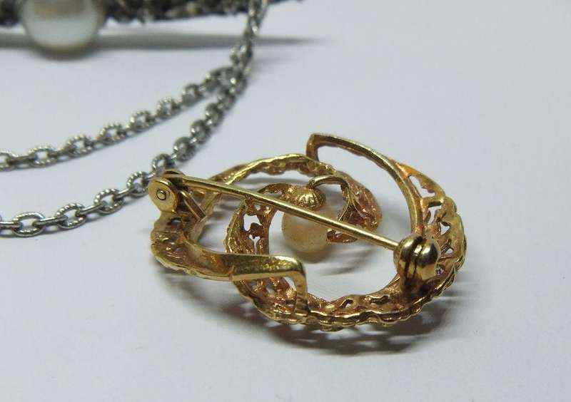 WOW !! THREE STUNNING VINTAGE BROOCHES FOR YOUR COLLECTION !! BID FOR THE LOT !!
