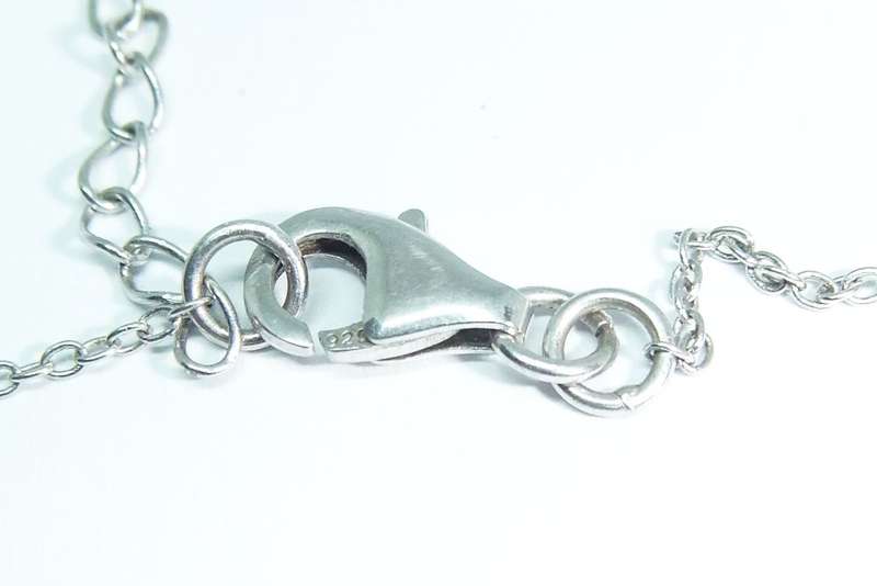 WOW !! AN ELEGANT STERLING SILVER NECKLACE SET WITH FACETED CZ STONES AND A 5 CM EXTENDER CHAIN !!