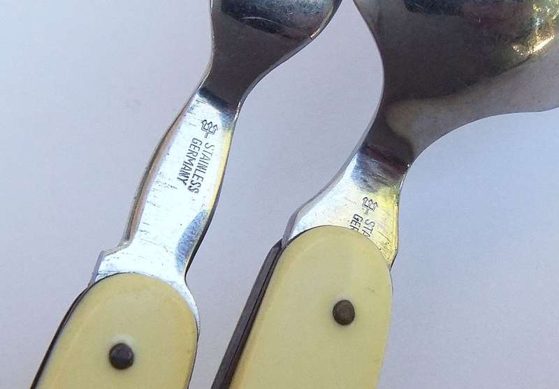 RARE FINDS !! A VINTAGE FOLDING SPOON & FORK BY DREIZACK GERMANY WITH BONE HANDLES !! OVER 50 EURO