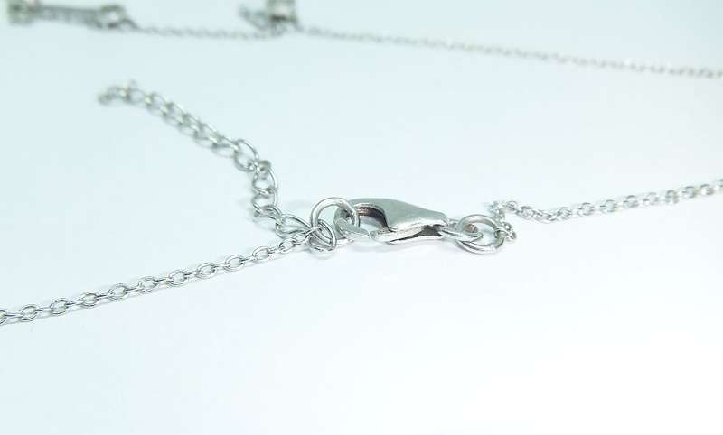 WOW !! AN ELEGANT STERLING SILVER NECKLACE SET WITH FACETED CZ STONES AND A 5 CM EXTENDER CHAIN !!