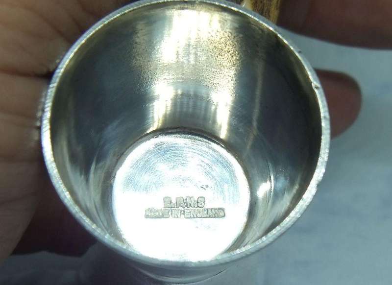 A VINTAGE SILVER PLATE SINGLE/DOUBLE TOT MEASURE WITH GENUINE STAG ANTLER HANDLE MADE IN ENGLAND