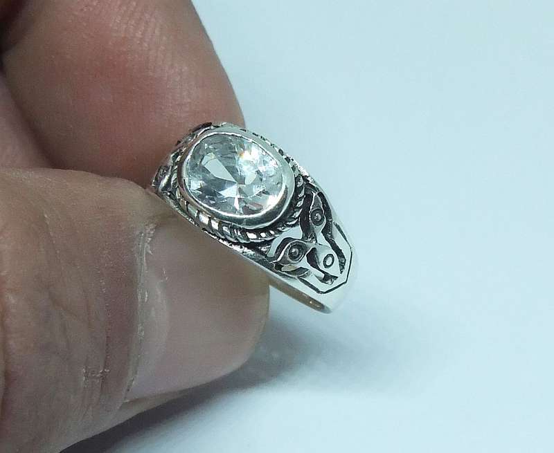 WOW !! A FABULOUS SOLID STERLING SILVER RING WITH COOL DESIGN AND FACETED CZ STONE !!