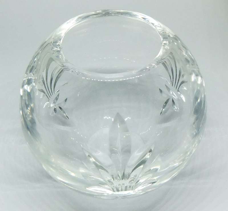 A STUNNING VINTAGE STUART CRYSTAL BOWL OR VASE IN EXCELLENT CONDITION
